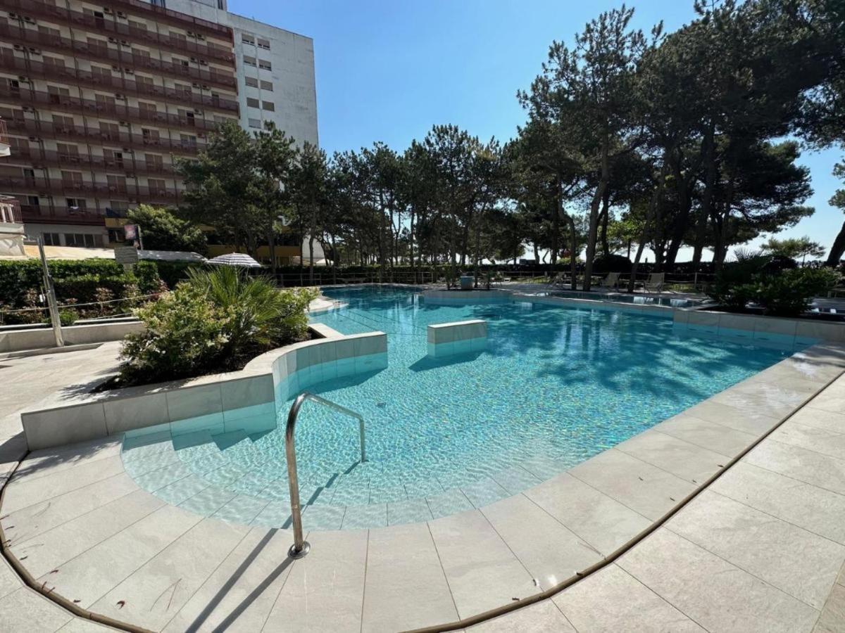 Residence Cristallo 4H Lignano Sabbiadoro Kültér fotó